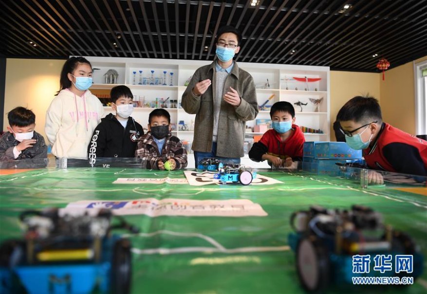 Children in Hefei Enjoy Science and Technology During School